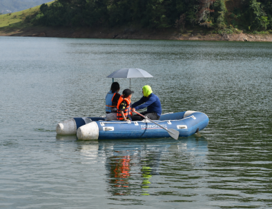 Lancha inflable en la presa de Tenango de las Flores